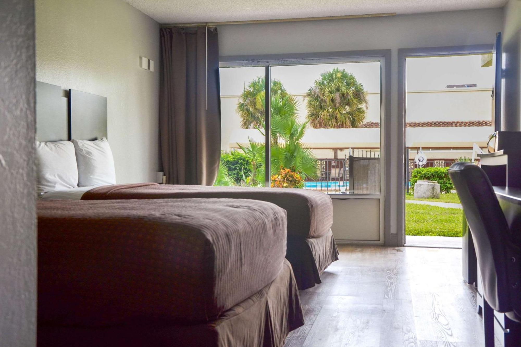 Rodeway Inn Sun City Center Kültér fotó
