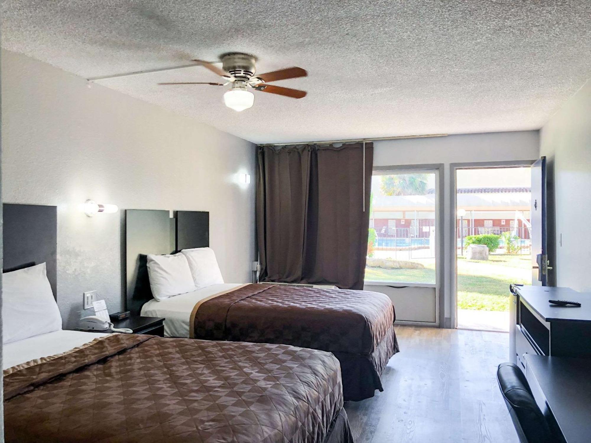 Rodeway Inn Sun City Center Kültér fotó