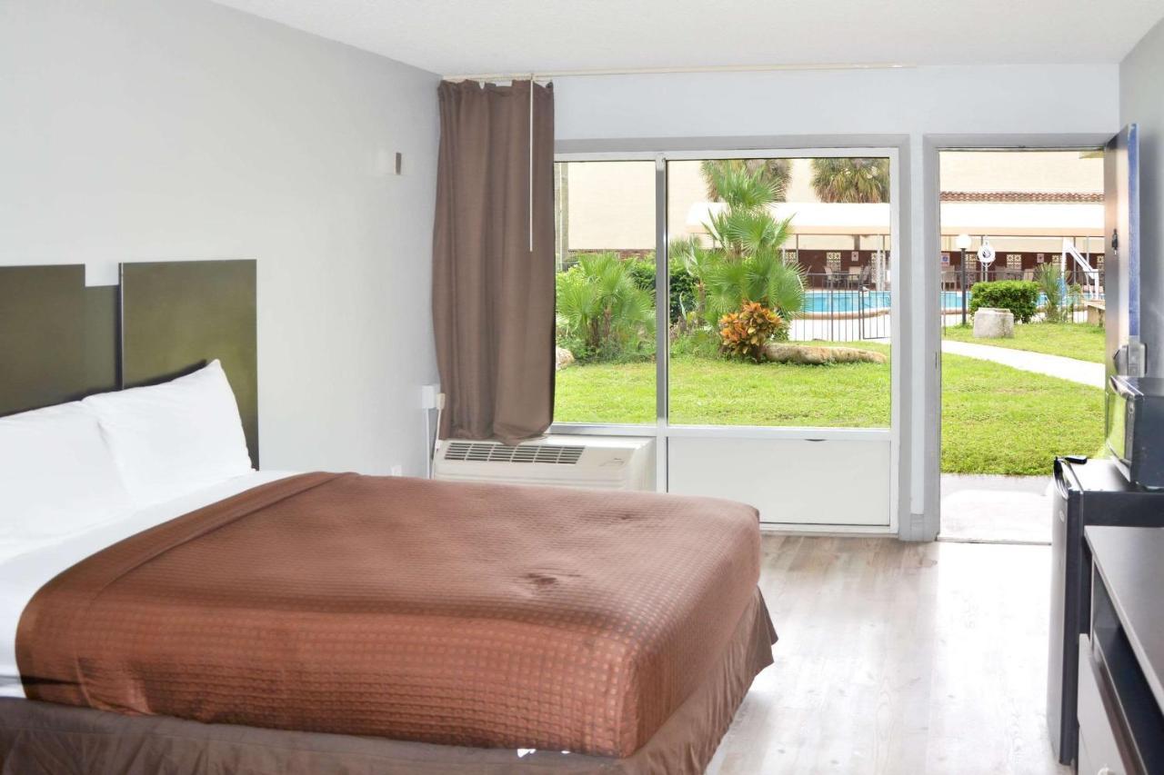 Rodeway Inn Sun City Center Kültér fotó